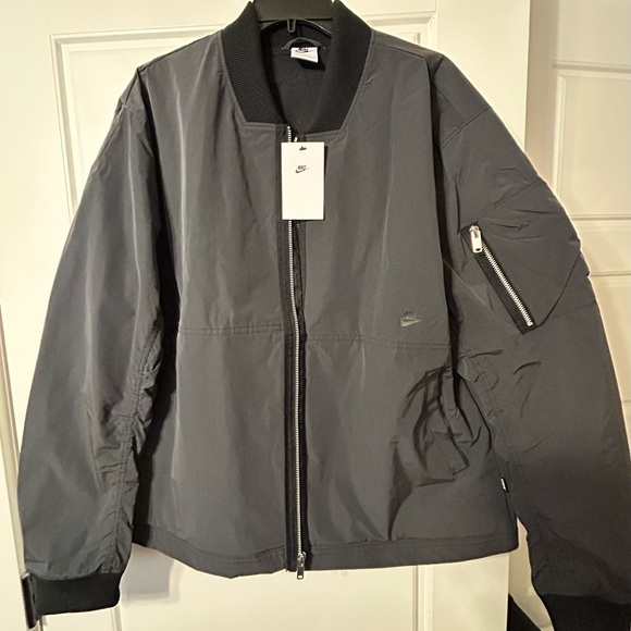 NWT NIKE BOMBER JACKET. NO DEFECTS. SZ LARGE. - Picture 2 of 7